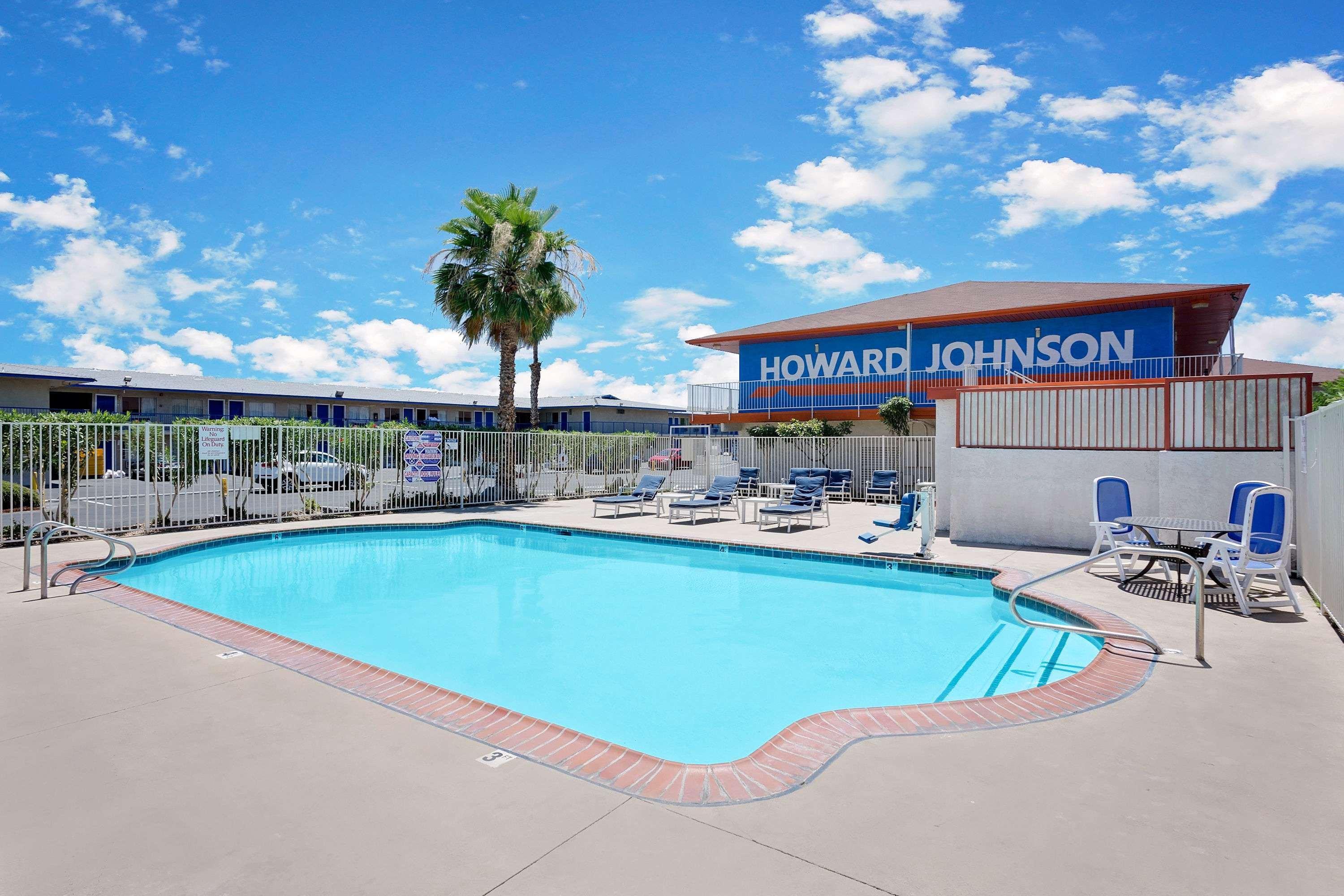 Howard Johnson By Wyndham Las Vegas Near The Strip Motel Exterior photo